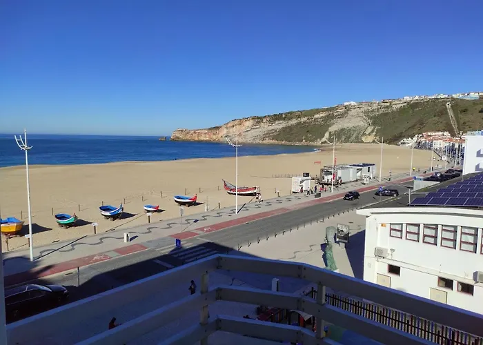 Beachfront Апартаменты Назаре